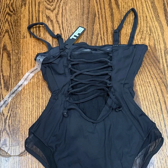 Elegant Black One-Piece Swimsuit - Picture 6 of 8